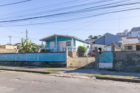 Casa à venda com 250m², 3 quartos e 2 vagasFachada