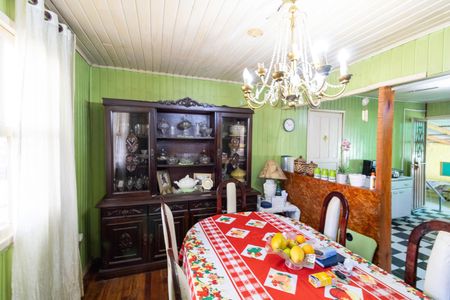 Casa à venda com 250m², 3 quartos e 2 vagasSala