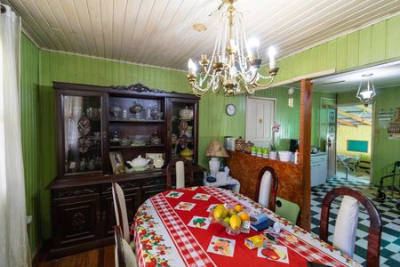 Casa à venda com 250m², 3 quartos e 2 vagasSala