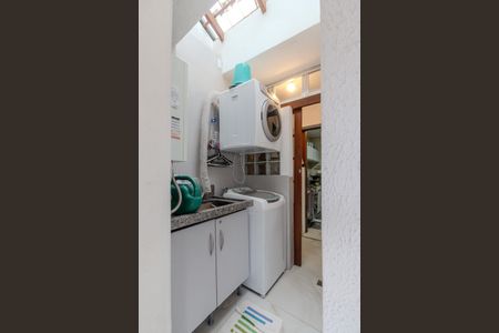 Casa de condomínio à venda com 179m², 3 quartos e 2 vagasCozinha e Área de Serviço