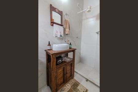 Casa de condomínio à venda com 179m², 3 quartos e 2 vagasBanheiro de Serviço