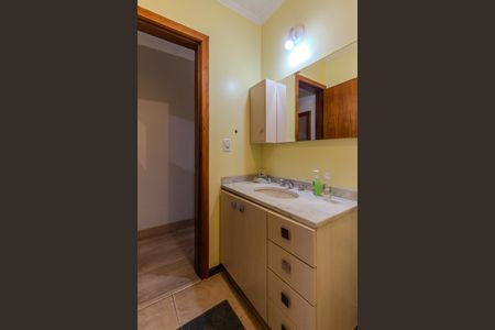 Casa de condomínio à venda com 179m², 3 quartos e 2 vagasBanheiro Social