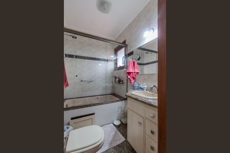 Casa de condomínio à venda com 179m², 3 quartos e 2 vagasBanheiro da Suíte