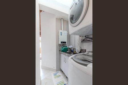 Casa de condomínio à venda com 179m², 3 quartos e 2 vagasCozinha e Área de Serviço