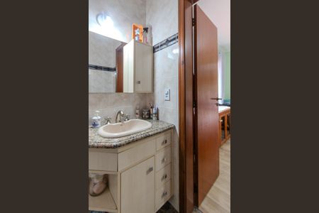 Casa de condomínio à venda com 179m², 3 quartos e 2 vagasBanheiro da Suíte