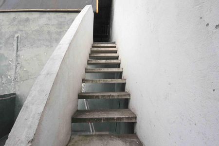 Casa à venda com 270m², 1 quarto e 1 vaga Casa à venda com 270m², 1 quarto e 1 vagaEscada