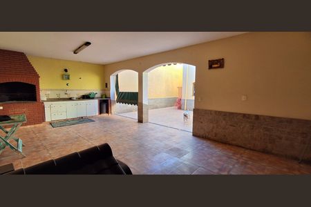 Casa à venda com 298m², 4 quartos e 3 vagas Casa à venda com 298m², 4 quartos e 3 vagasÁrea comum