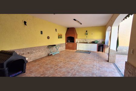 Casa à venda com 298m², 4 quartos e 3 vagas Casa à venda com 298m², 4 quartos e 3 vagasÁrea comum