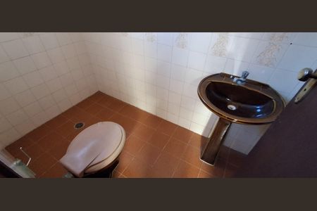 Casa à venda com 298m², 4 quartos e 3 vagas Casa à venda com 298m², 4 quartos e 3 vagasBanheiro de Serviço