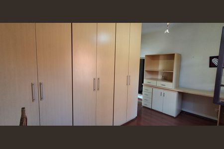 Casa à venda com 298m², 4 quartos e 3 vagas Casa à venda com 298m², 4 quartos e 3 vagasSuíte 3