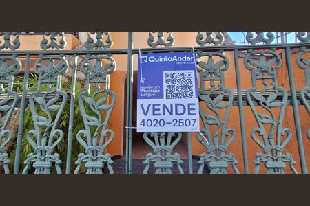 Casa à venda com 298m², 4 quartos e 3 vagas Casa à venda com 298m², 4 quartos e 3 vagasPlaca