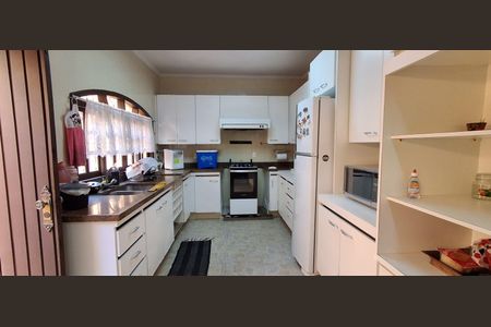 Casa à venda com 298m², 4 quartos e 3 vagas Casa à venda com 298m², 4 quartos e 3 vagasCozinha