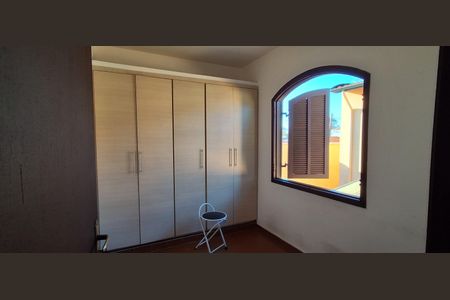 Casa à venda com 298m², 4 quartos e 3 vagas Casa à venda com 298m², 4 quartos e 3 vagasQuarto de Serviço