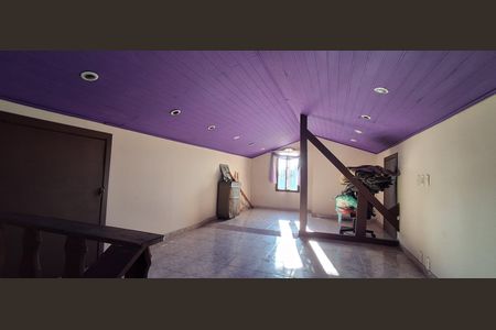 Casa à venda com 298m², 4 quartos e 3 vagas Casa à venda com 298m², 4 quartos e 3 vagassótão