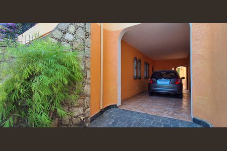 Casa à venda com 298m², 4 quartos e 3 vagas Casa à venda com 298m², 4 quartos e 3 vagasGaragem