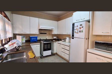 Casa à venda com 298m², 4 quartos e 3 vagas Casa à venda com 298m², 4 quartos e 3 vagasCozinha