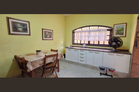 Casa à venda com 298m², 4 quartos e 3 vagas Casa à venda com 298m², 4 quartos e 3 vagasCozinha