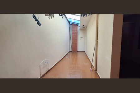 Casa à venda com 298m², 4 quartos e 3 vagas Casa à venda com 298m², 4 quartos e 3 vagasCorredor