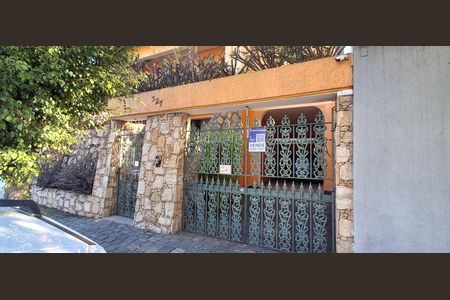 Casa à venda com 298m², 4 quartos e 3 vagas Casa à venda com 298m², 4 quartos e 3 vagasFachada