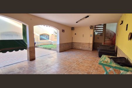 Casa à venda com 298m², 4 quartos e 3 vagas Casa à venda com 298m², 4 quartos e 3 vagasÁrea comum