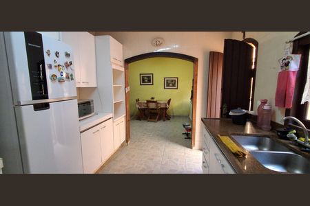 Casa à venda com 298m², 4 quartos e 3 vagas Casa à venda com 298m², 4 quartos e 3 vagasCozinha