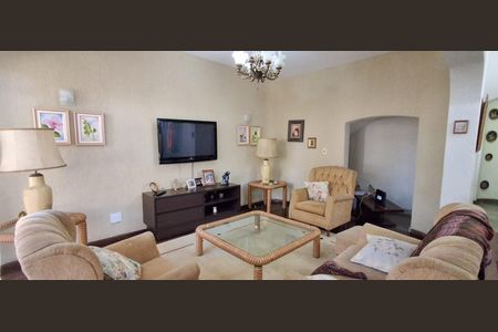 Casa à venda com 298m², 4 quartos e 3 vagas Casa à venda com 298m², 4 quartos e 3 vagasSala