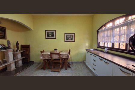 Casa à venda com 298m², 4 quartos e 3 vagas Casa à venda com 298m², 4 quartos e 3 vagasCozinha