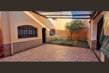 Casa à venda com 298m², 4 quartos e 3 vagas Casa à venda com 298m², 4 quartos e 3 vagasÁrea comum