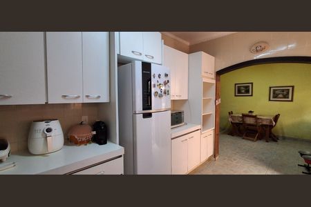 Casa à venda com 298m², 4 quartos e 3 vagas Casa à venda com 298m², 4 quartos e 3 vagasCozinha