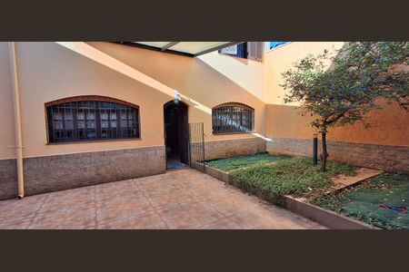Casa à venda com 298m², 4 quartos e 3 vagas Casa à venda com 298m², 4 quartos e 3 vagasÁrea comum