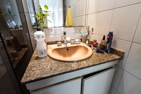 Apartamento à venda com 65m², 2 quartos e 1 vagaBanheiro Social