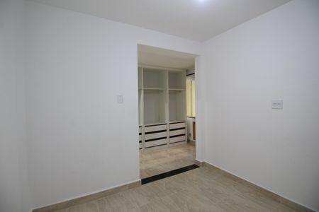 Casa à venda com 44m², 2 quartos e 2 vagasSuíte