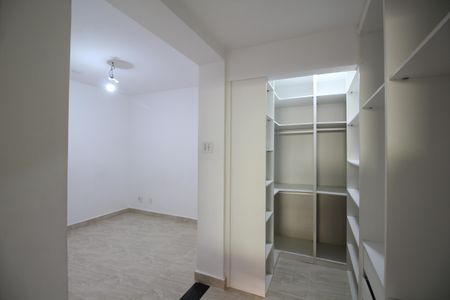 Casa à venda com 44m², 2 quartos e 2 vagasCloset