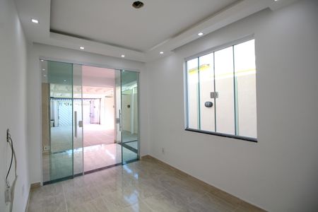 Casa à venda com 44m², 2 quartos e 2 vagasSala
