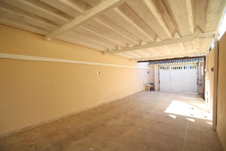 Casa à venda com 44m², 2 quartos e 2 vagasGaragem