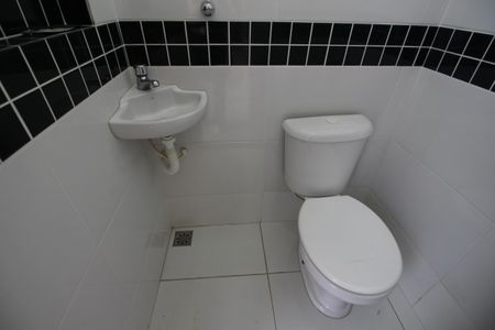 Casa à venda com 44m², 2 quartos e 2 vagasBanheiro de Serviço