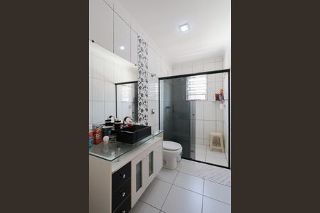 Casa à venda com 180m², 2 quartos e 2 vagasBanheiro 1