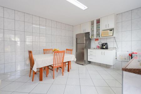 Casa à venda com 180m², 2 quartos e 2 vagasCozinha