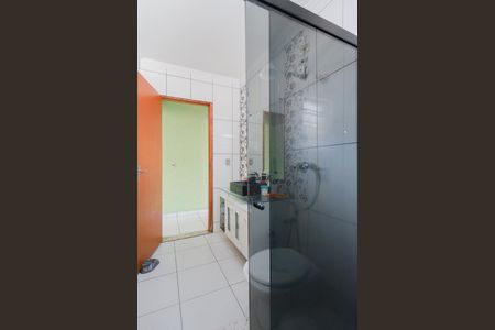 Casa à venda com 180m², 2 quartos e 2 vagasBanheiro 1