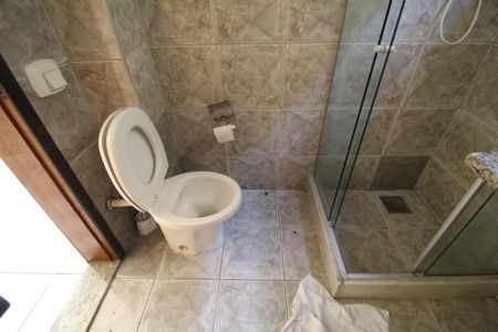 Casa de condomínio para alugar com 160m², 3 quartos e 2 vagasBanheiro da suíte 1