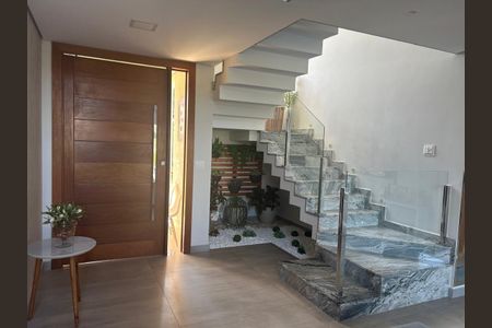 Casa de condomínio à venda com 350m², 4 quartos e 4 vagas Casa de condomínio à venda com 350m², 4 quartos e 4 vagasSala