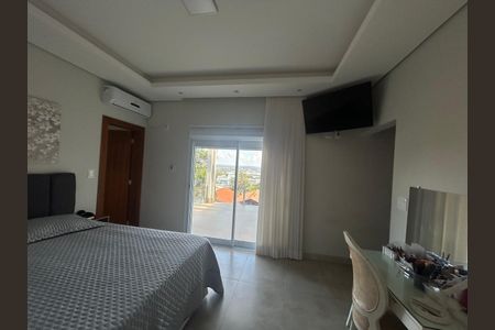 Casa de condomínio à venda com 350m², 4 quartos e 4 vagas Casa de condomínio à venda com 350m², 4 quartos e 4 vagasQuarto