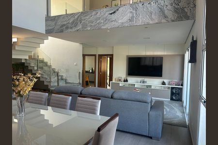 Casa de condomínio à venda com 350m², 4 quartos e 4 vagas Casa de condomínio à venda com 350m², 4 quartos e 4 vagasSala