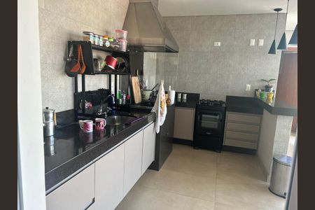 Casa de condomínio à venda com 350m², 4 quartos e 4 vagas Casa de condomínio à venda com 350m², 4 quartos e 4 vagasCozinha