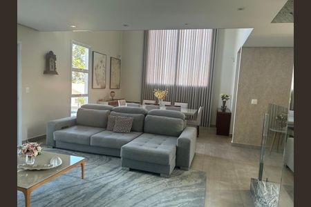 Casa de condomínio à venda com 350m², 4 quartos e 4 vagas Casa de condomínio à venda com 350m², 4 quartos e 4 vagasSala