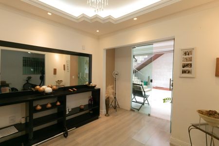 Casa à venda com 318m², 4 quartos e 3 vagasCorredor