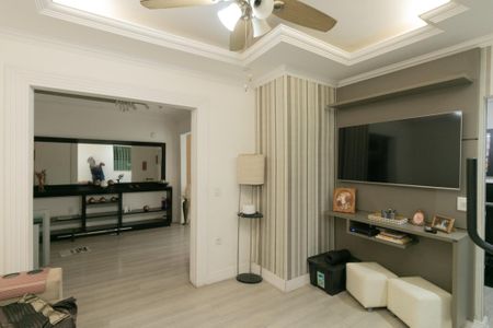 Casa à venda com 318m², 4 quartos e 3 vagasSala