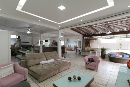 Casa à venda com 318m², 4 quartos e 3 vagasCobertura - Sala/cozinha