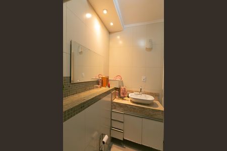 Casa à venda com 318m², 4 quartos e 3 vagasBanheiro 2