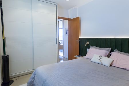 Apartamento à venda com 103m², 2 quartos e 2 vagassuite